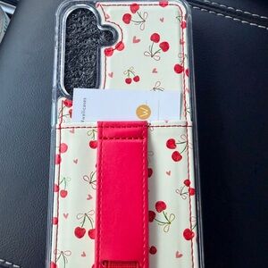 Cherry Pattern Phone Case with Red Strap
SAMSUNG S25